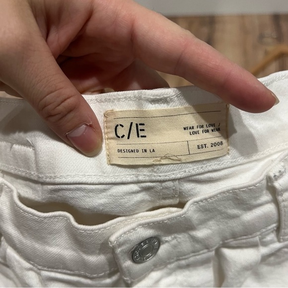 Current/Elliott Arroyo High Rise Pleated Jean in White - Picture 8 of 13